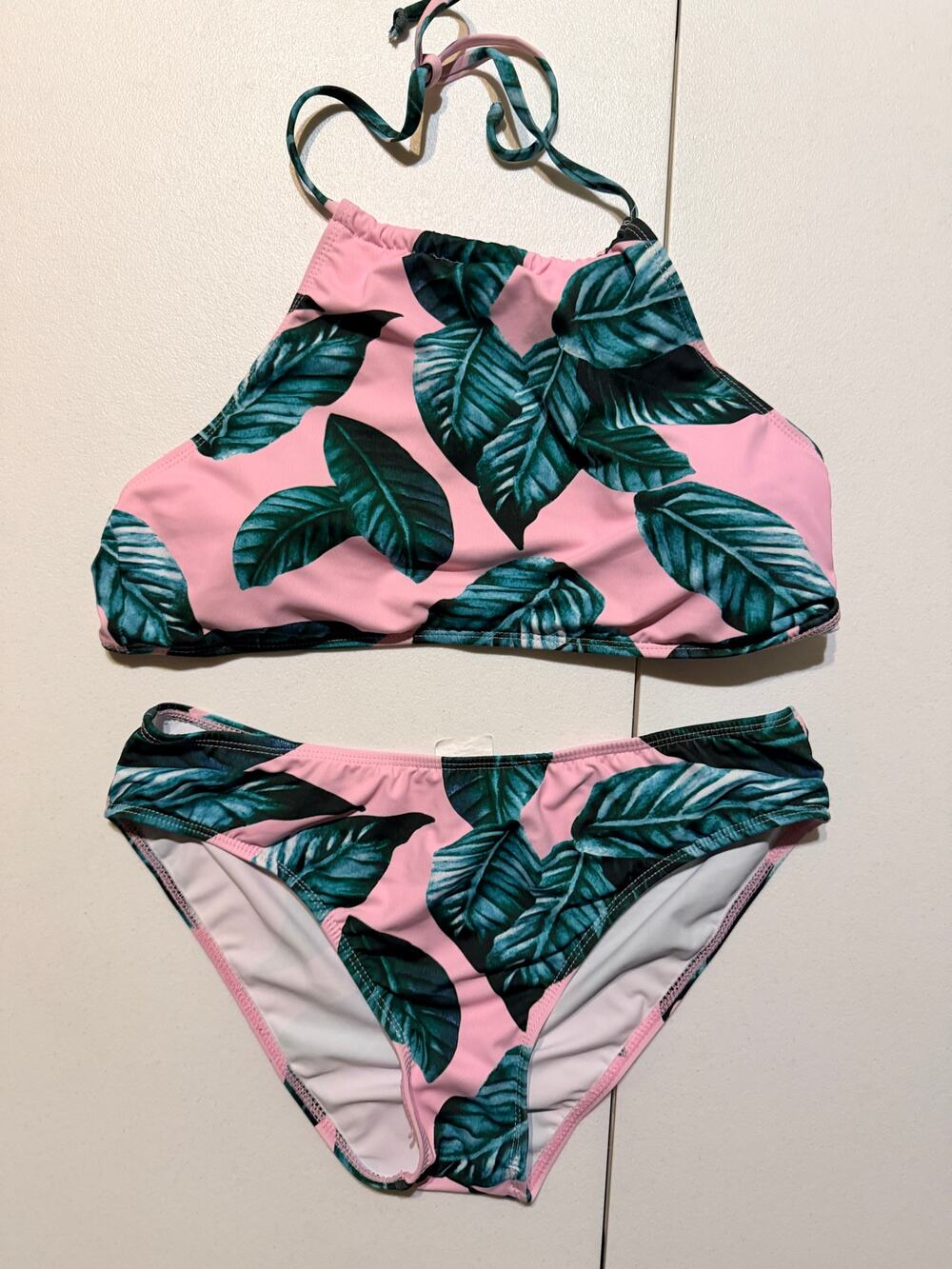 Ekouaer M pink and green leaf bikini halter top euc swimsuit M